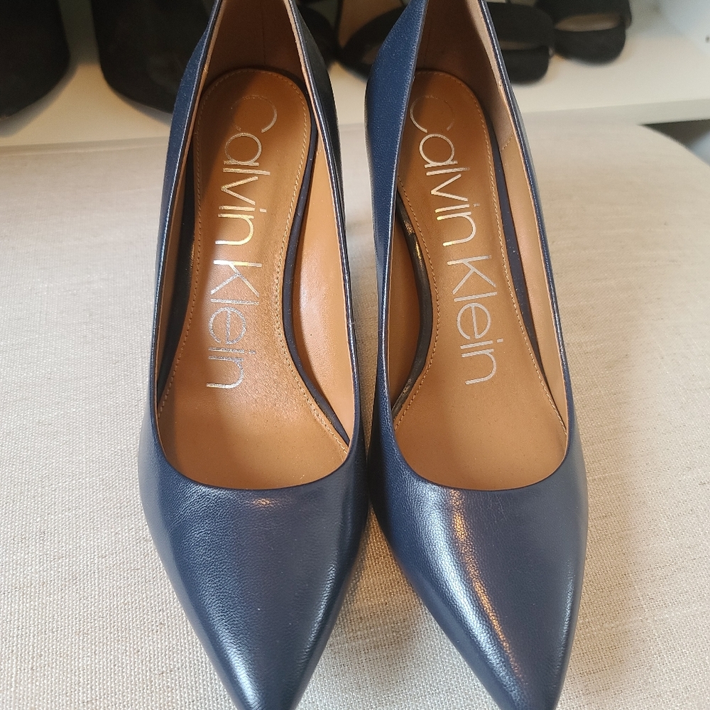 Blue navy Calvin klien pumps